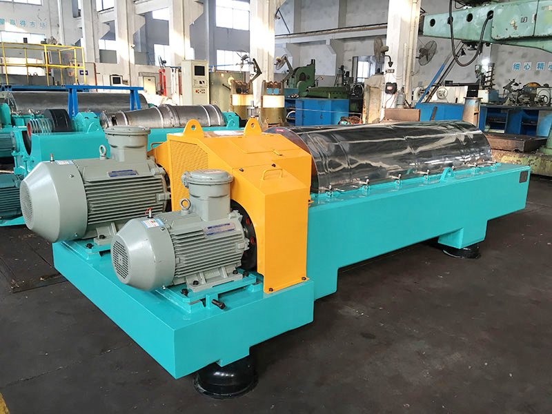 High speed horizontal screw centrifuge